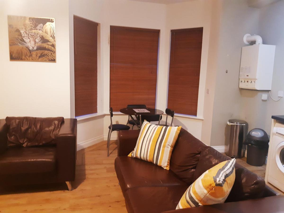 Apartment Yarmouth Apartments, Street Permit Parking, Close To Everything, Beach, Pier, Free Wifi