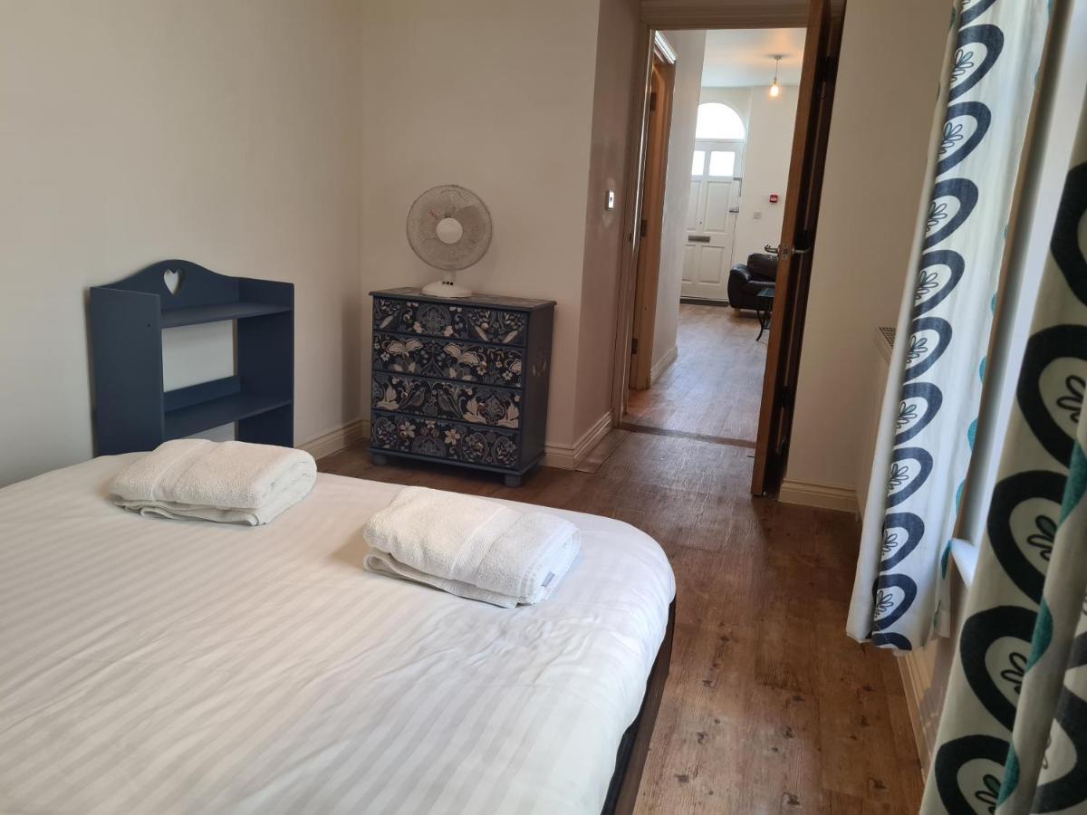 Yarmouth Apartments, Street Permit Parking, Close To Everything, Beach, Pier, Free Wifi Apartment