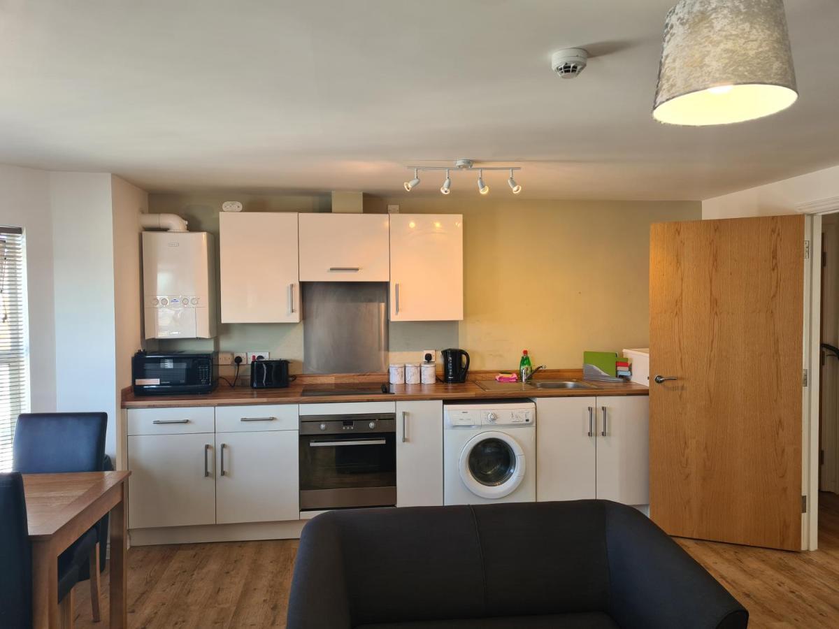 Yarmouth Apartments, Street Permit Parking, Close To Everything, Beach, Pier, Free Wifi Apartment *