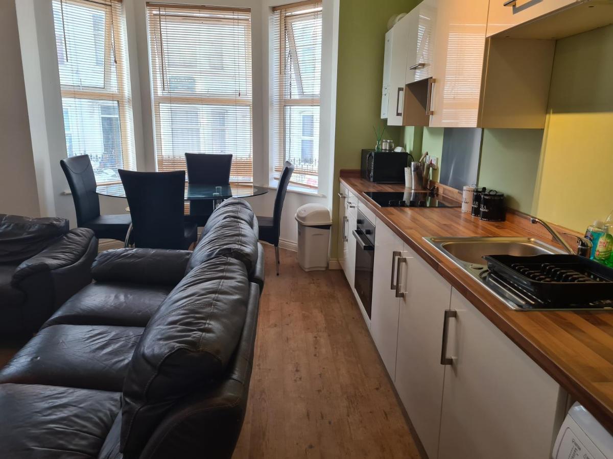 Yarmouth Apartments, Street Permit Parking, Close To Everything, Beach, Pier, Free Wifi Apartment Great Yarmouth