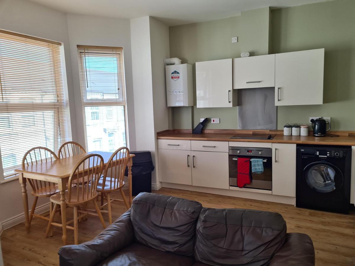 Yarmouth Apartments, Street Permit Parking, Close To Everything, Beach, Pier, Free Wifi * Great Yarmouth