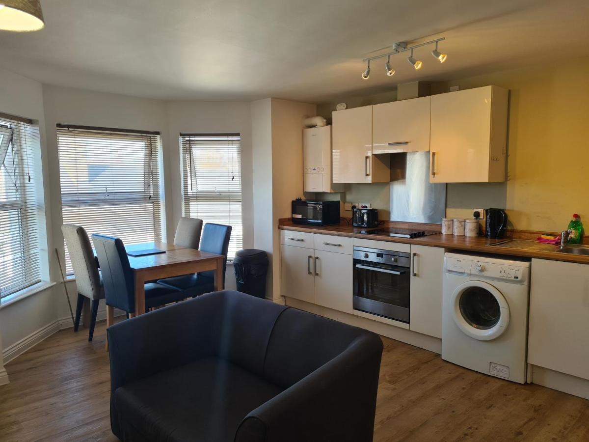 Yarmouth Apartments, Street Permit Parking, Close To Everything, Beach, Pier, Free Wifi Apartment *