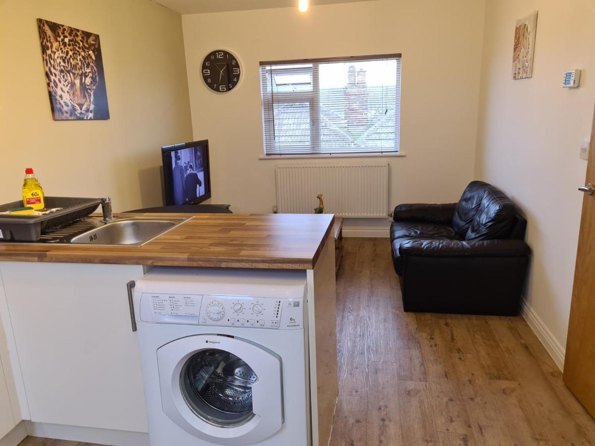 Yarmouth Apartments, Street Permit Parking, Close To Everything, Beach, Pier, Free Wifi Apartment *