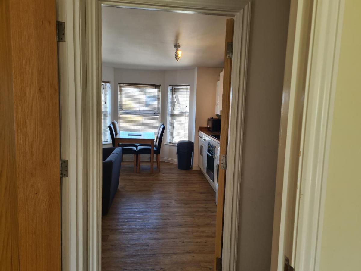 Yarmouth Apartments, Street Permit Parking, Close To Everything, Beach, Pier, Free Wifi *