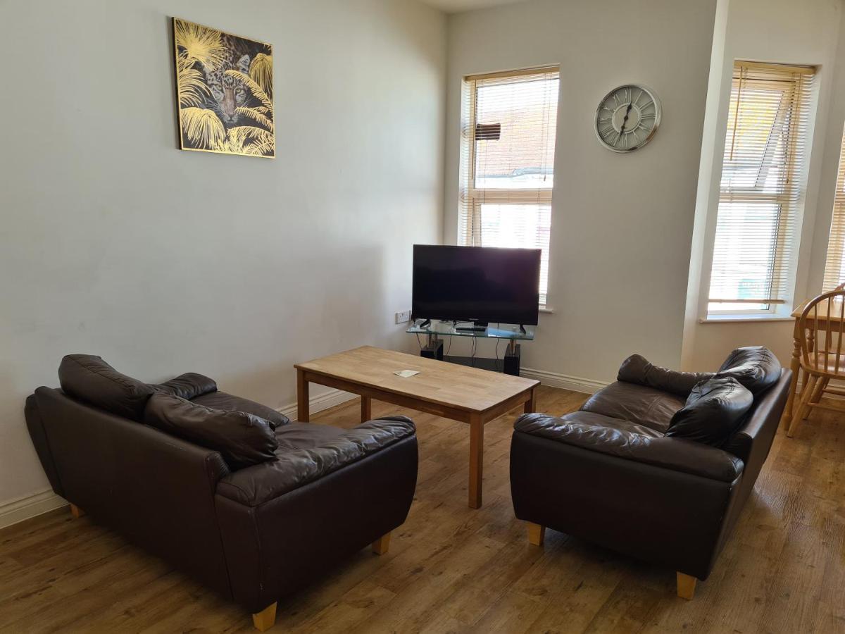 Apartment Yarmouth Apartments, Street Permit Parking, Close To Everything, Beach, Pier, Free Wifi *