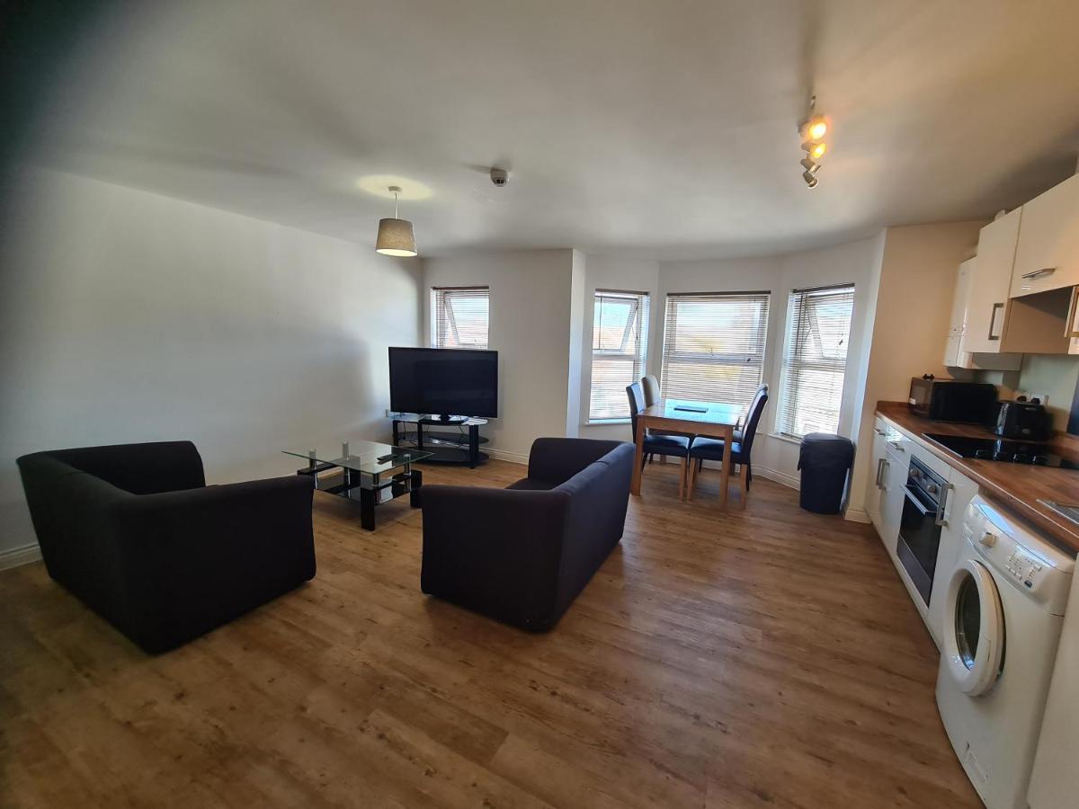 Yarmouth Apartments, Street Permit Parking, Close To Everything, Beach, Pier, Free Wifi Apartment