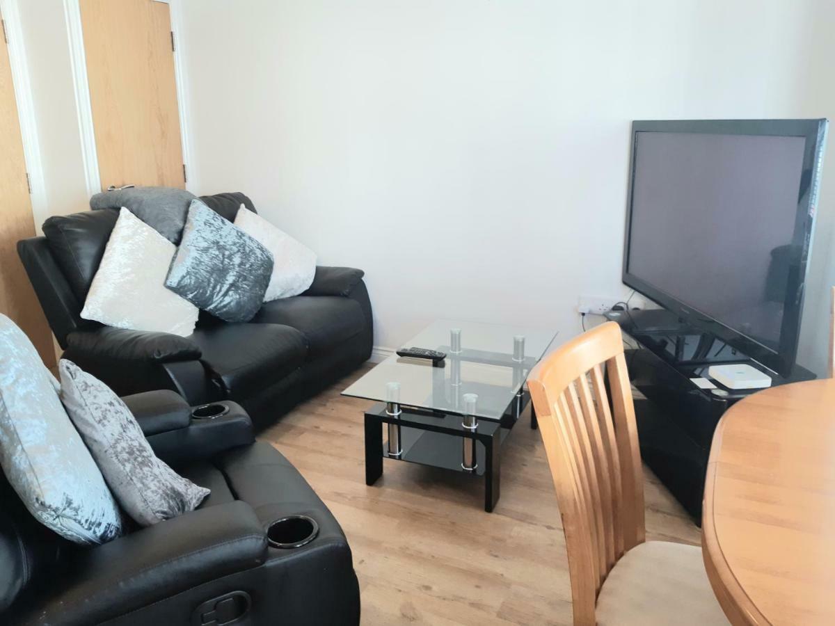 Yarmouth Apartments, Street Permit Parking, Close To Everything, Beach, Pier, Free Wifi Apartment *