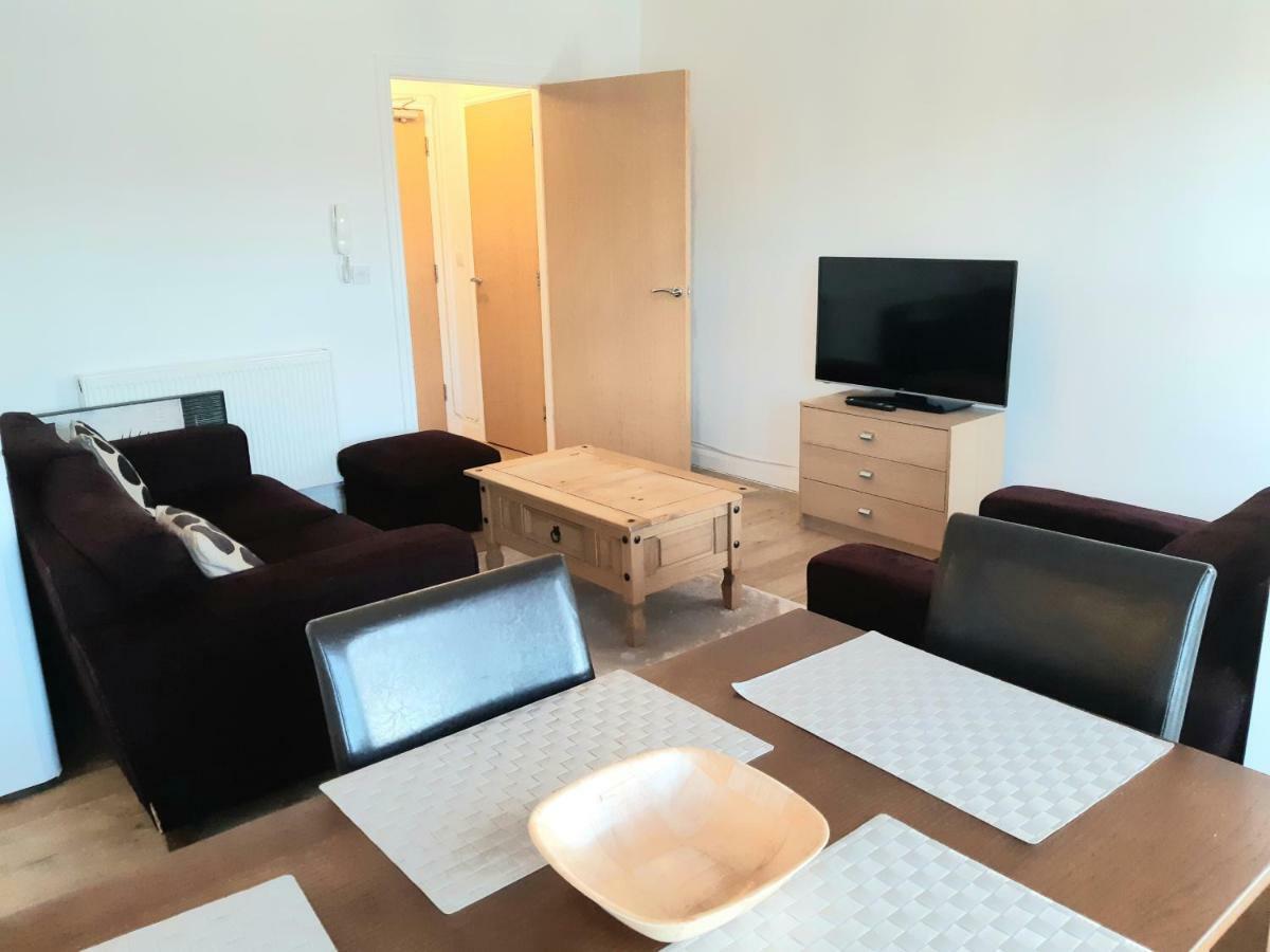 Yarmouth Apartments, Street Permit Parking, Close To Everything, Beach, Pier, Free Wifi * Great Yarmouth