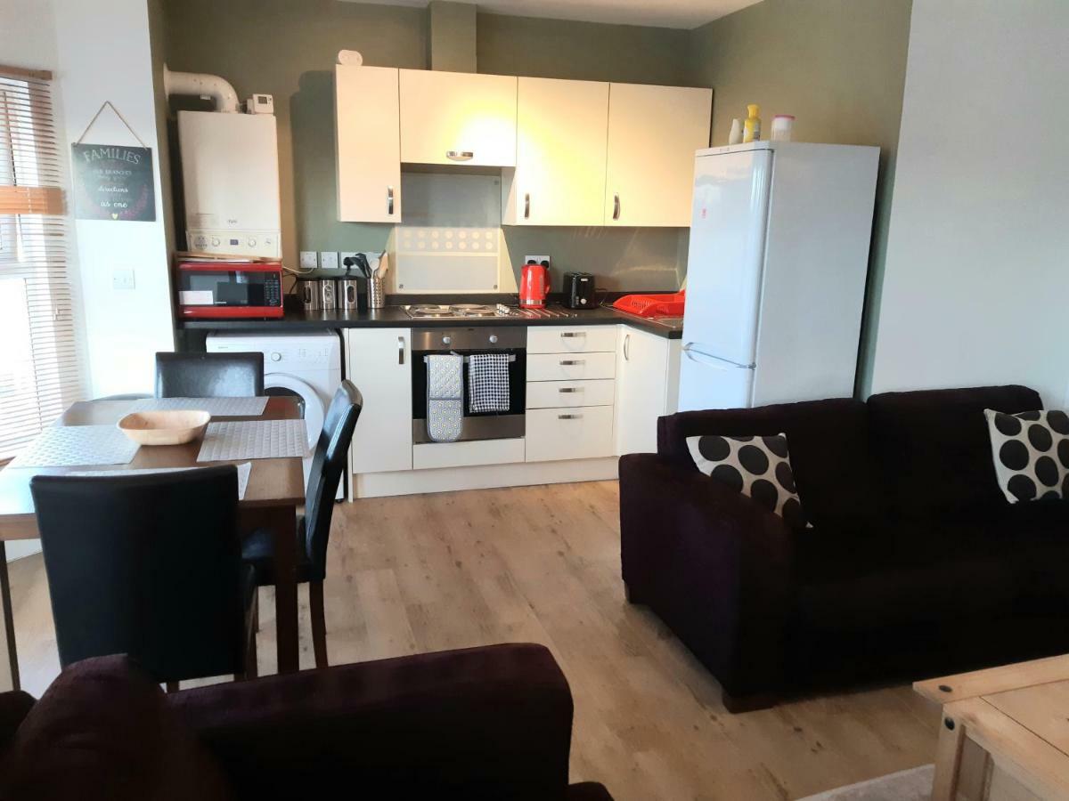 Apartment Yarmouth Apartments, Street Permit Parking, Close To Everything, Beach, Pier, Free Wifi *
