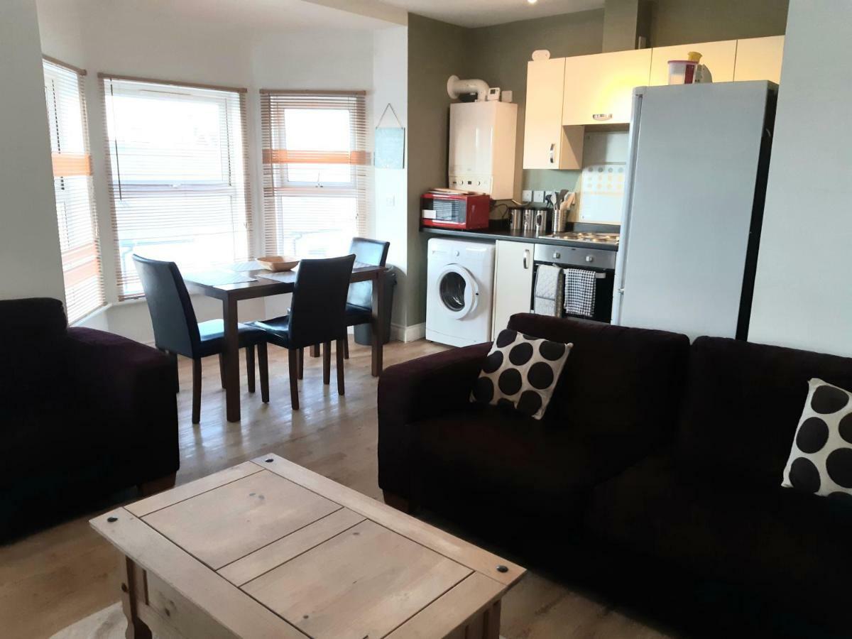 Yarmouth Apartments, Street Permit Parking, Close To Everything, Beach, Pier, Free Wifi * Great Yarmouth