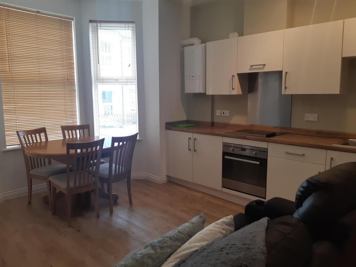 Apartment Yarmouth Apartments, Street Permit Parking, Close To Everything, Beach, Pier, Free Wifi